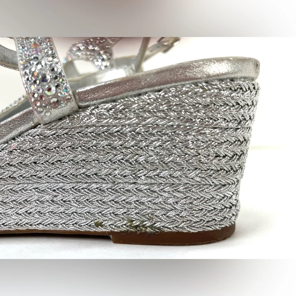 Gianni Bini GB Girls Silver Jeweled‎ Sandals Size 4M